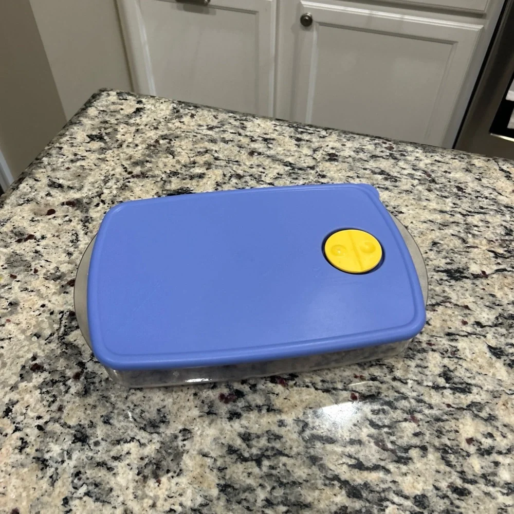 Tupperware Rock N Serve microwavable #3381B-1 with vented lid. Great condition